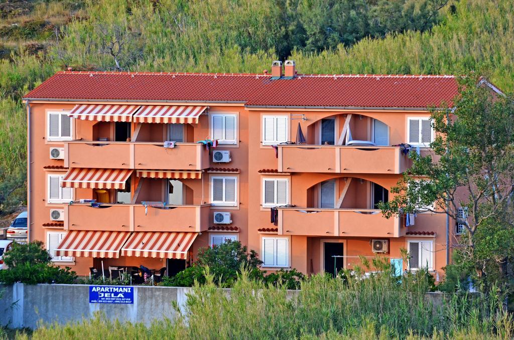 Apartma Jela *