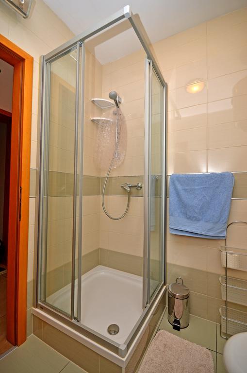 Apartma Jela *
