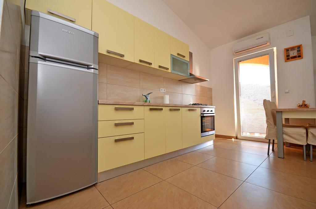 Jela Apartma Metajna